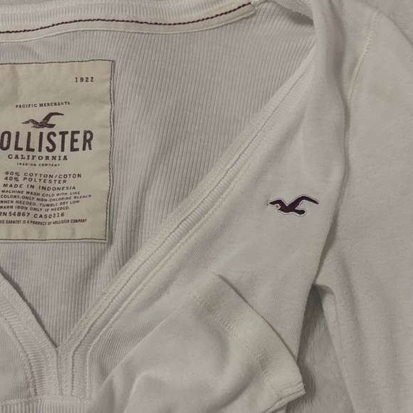 Hollister White Ribbed Deep V Long-Sleeve Tee - Picture 4 of 4